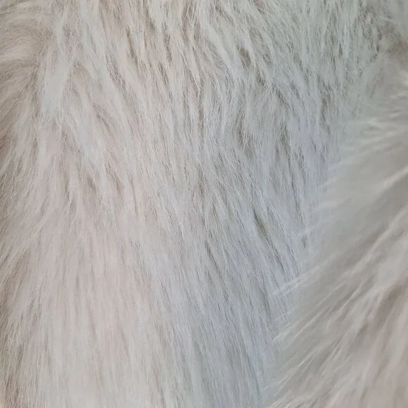 Faux Fur white Cropped Jacket size small - Picture 4 of 4